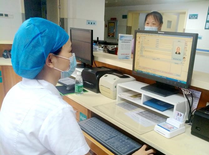 多功能身份證社?？ㄗx卡器