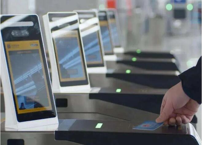 閘機內(nèi)置社?？ㄗx卡器